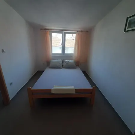 Apartment Maja Okrug Gornji *