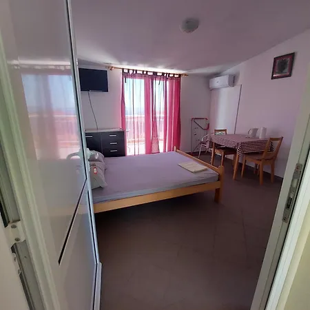 Maja Okrug Gornji * تروغير