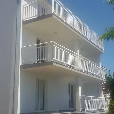 Maja Okrug Gornji Διαμέρισμα *