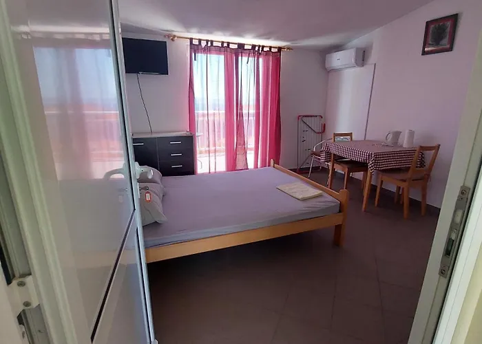 Maja Okrug Gornji * Trogir