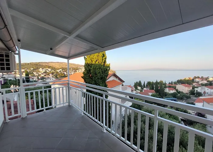 Maja Okrug Gornji Apartman Trogir