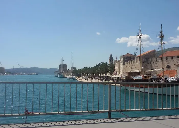 Maja Okrug Gornji * Trogir